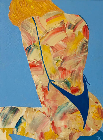 „Helia“ von kaeffe art ist ein lebendiges und dynamisches abstraktes Gemälde, das eine Person in sitzender Pose in einem blauen Badeanzug von hinten zeigt. Die Figur ist kunstvoll mit breiten, mehrfarbigen Pinselstrichen auf einer Acryl-Leinwand vor einem blauen Hintergrund dargestellt.