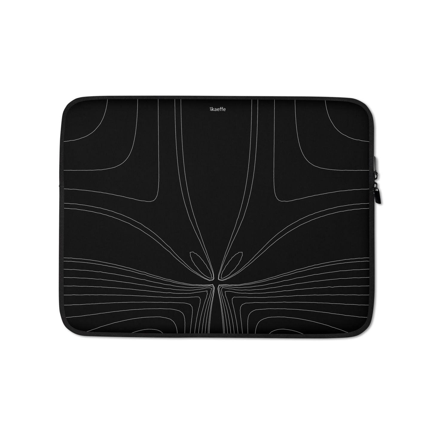 Eine elegante schwarze Laptoptasche - Dark Energy von Kaeffe Art mit einem minimalistischen, symmetrischen weißen Liniendesign, das an abstrakte geometrische Muster erinnert. Der Markenname „Kaeffe Art“ ist dezent oben in der Mitte aufgedruckt. Sie enthält Kunstfellfutter und hat einen Reißverschluss entlang der Oberkante für einfachen Zugriff. Darüber hinaus ist sie wasserfest für zusätzlichen Schutz.