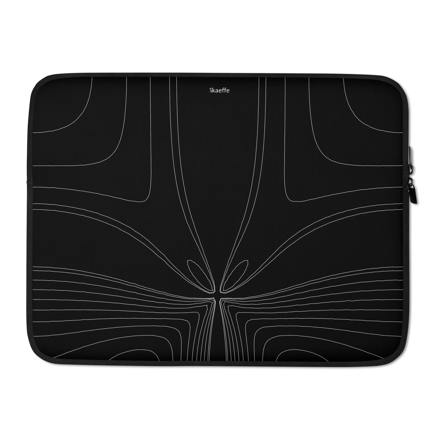 Die elegante schwarze Laptoptasche - Dark Energy zeichnet sich durch ein kompliziertes, symmetrisches weißes Liniendesign aus. Das abstrakte Muster sorgt für ein modernes und stilvolles Erscheinungsbild. Die Hülle ist mit einem Reißverschluss für einen sicheren Verschluss ausgestattet, wobei auf der rechten Seite ein Reißverschlussschieber sichtbar ist. Der Markenname „kaeffe art“ ist oben zentriert. Diese wasserfeste Laptop-Hülle enthält außerdem luxuriöses Kunstfellfutter für zusätzlichen Schutz.